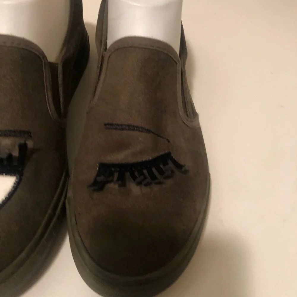 Via Pinky adorable shoes. Open and close eyes. - Picture 4 of 11